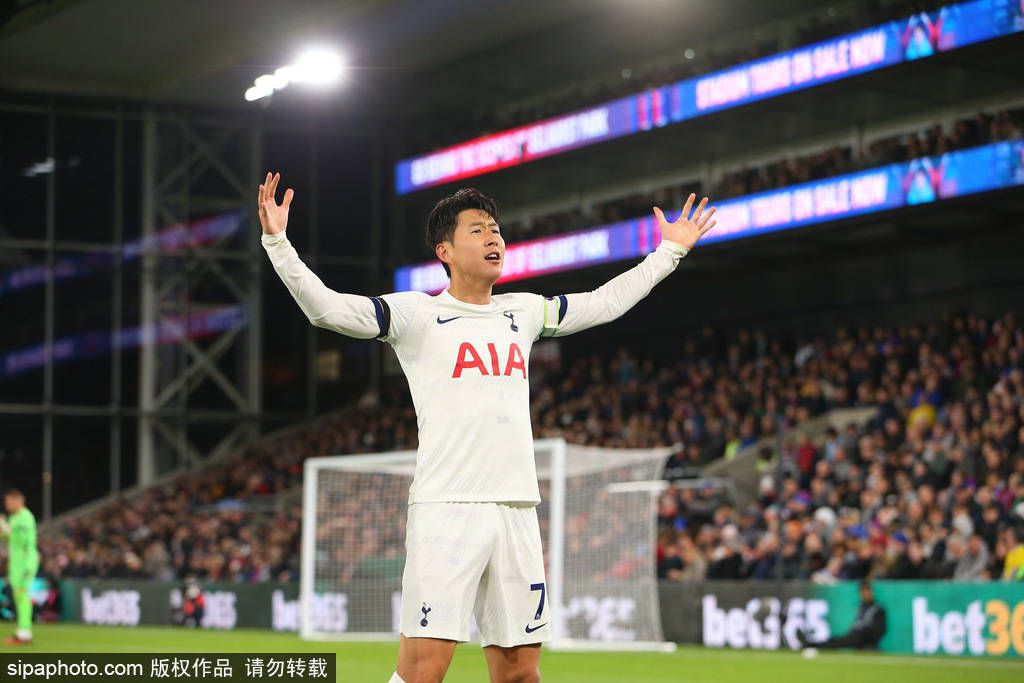 在1-0战胜布伦特福德后，阿森纳暂时登顶积分榜。